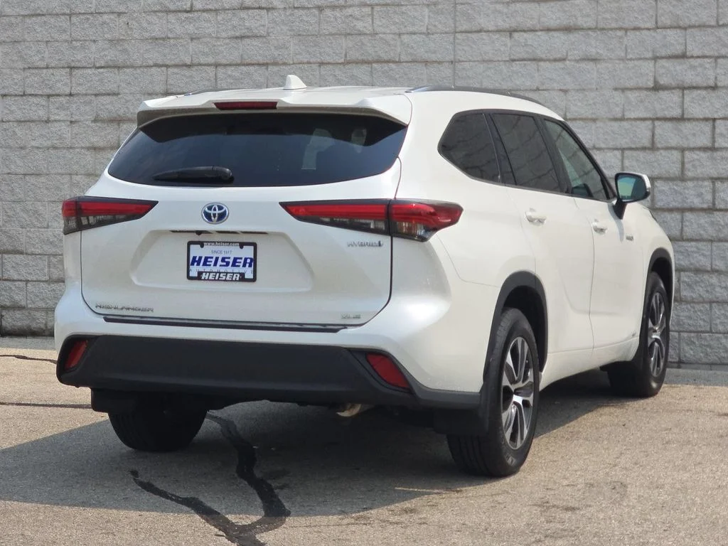 Used 2021  Toyota XLE image 13