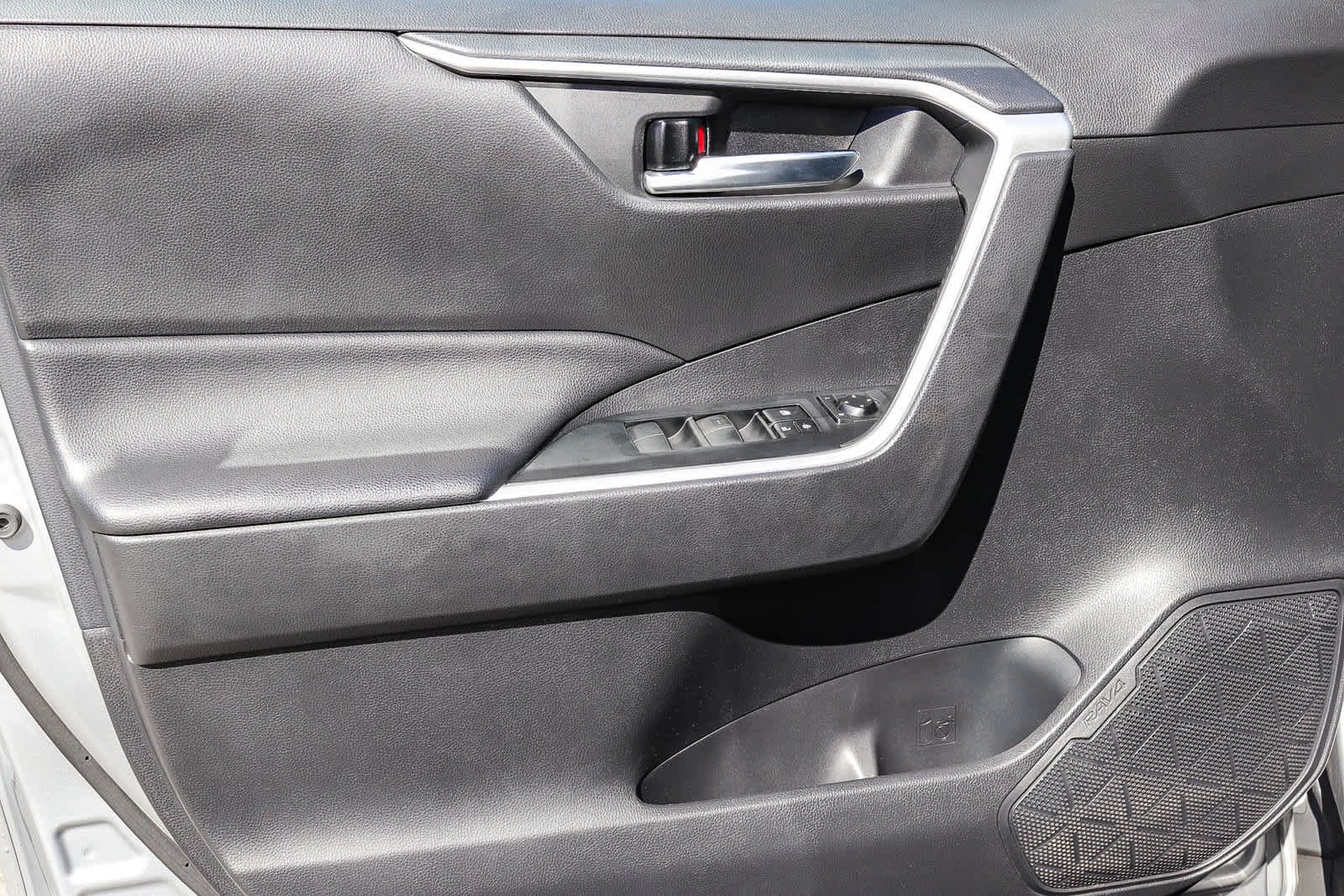 Used 2021 Silver Sky Metallic Toyota XLE image 20