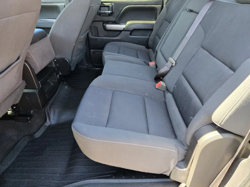Used 2018 Graphite Metallic Chevrolet LT image 7