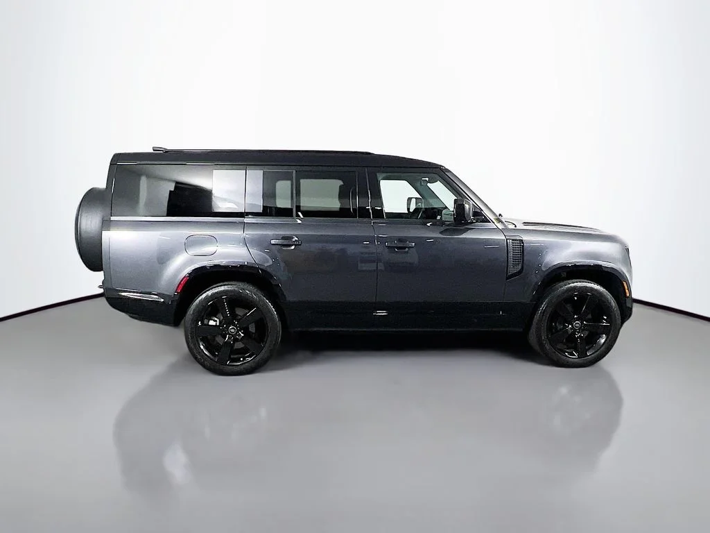 Certified Used 2025 Carpathian Grey Premium Metallic Land Rover X-Dynamic SE image 4