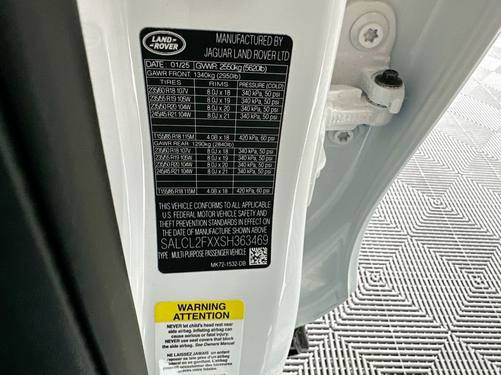 Used 2025  Land Rover SE image 29