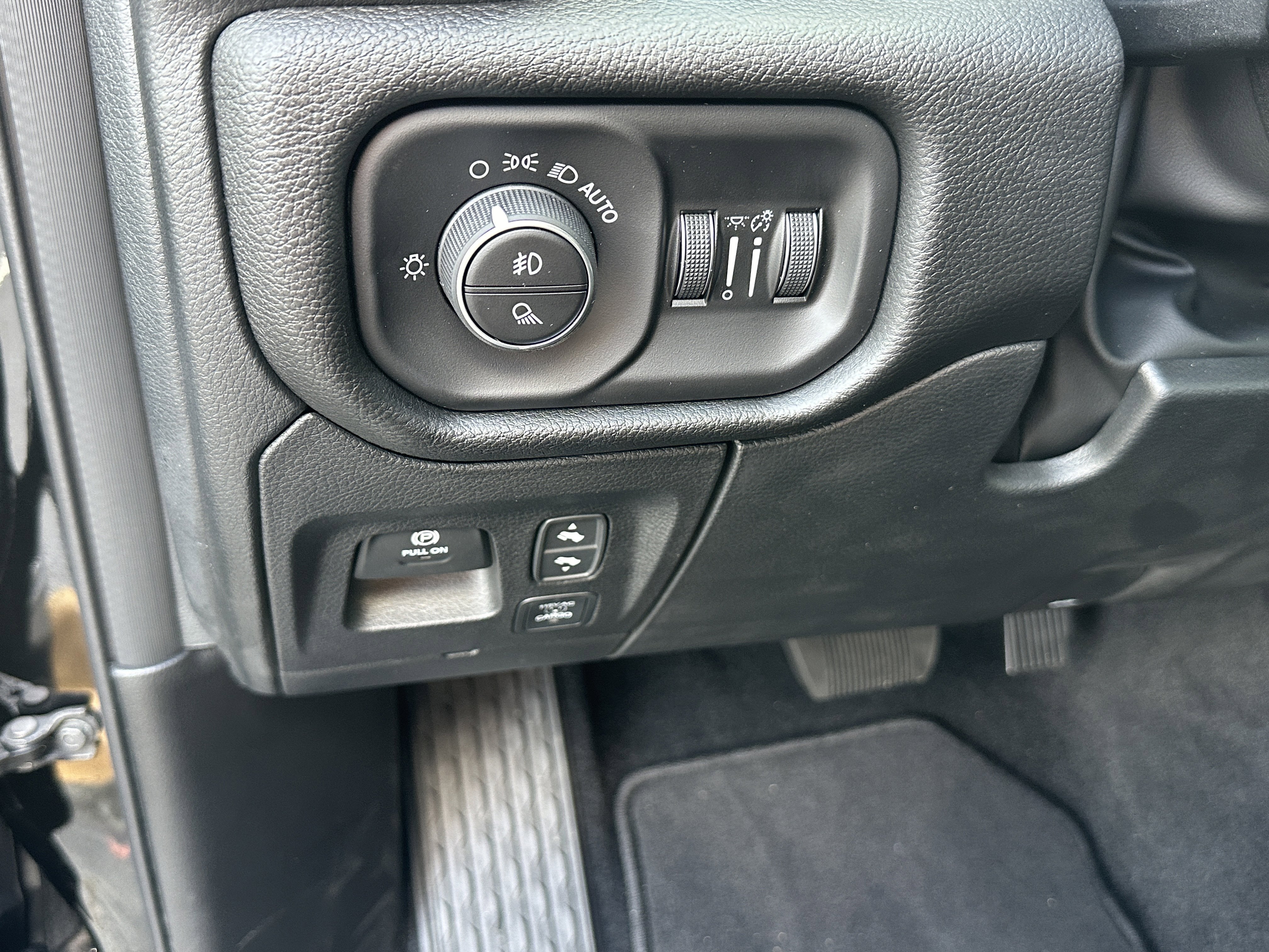 2026 RAM 1500 Laramie - Photo 28