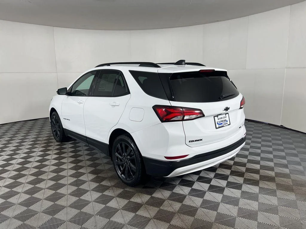 Used 2024 Summit White Chevrolet RS image 4