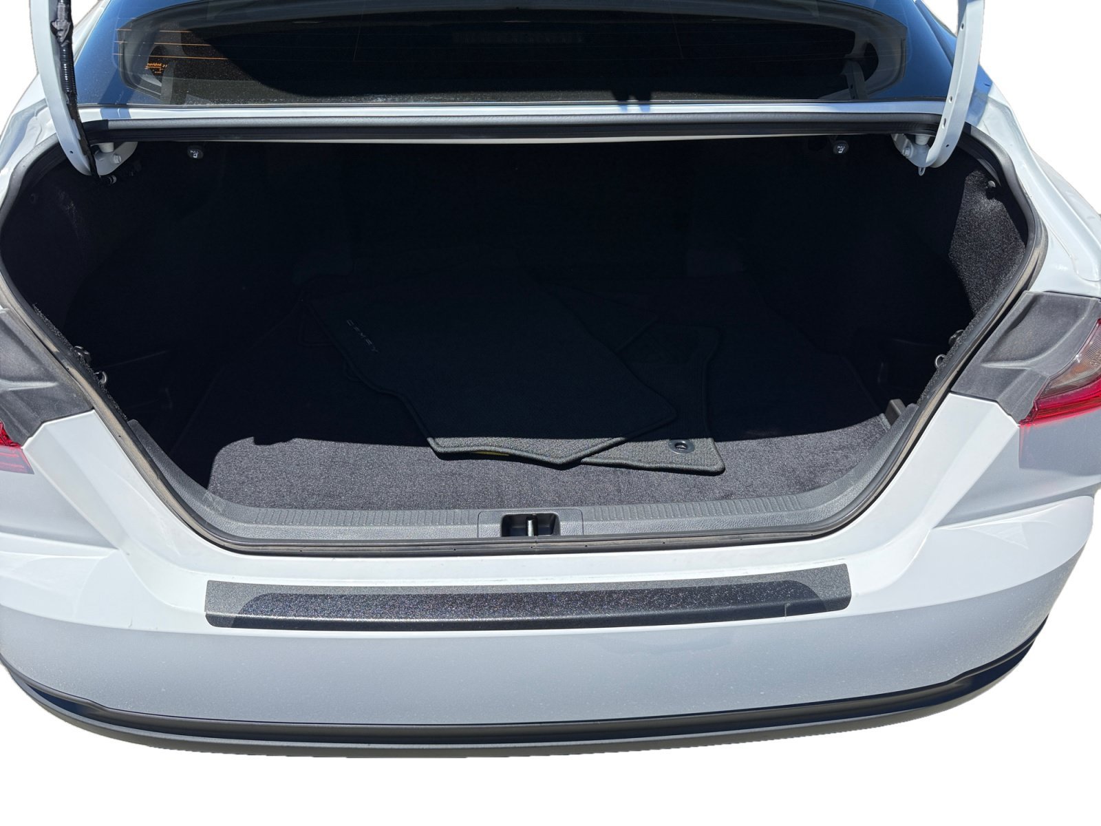 Used 2026 Ice Toyota LE image 17