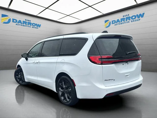 New 2026 Bright White Clear-Coat Exterior Paint Chrysler Select image 3