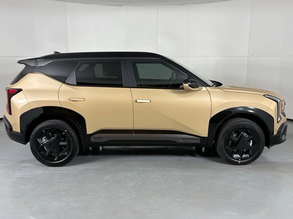 New 2027 Brown Kia X-Line S image 9
