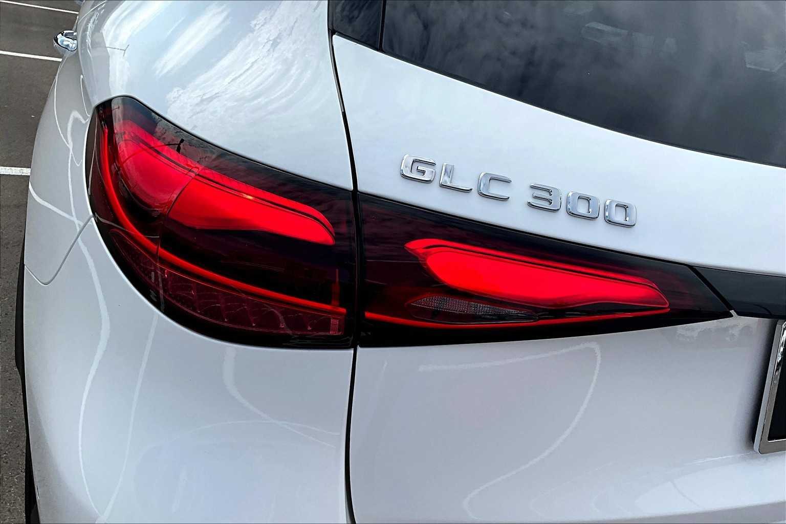 New 2026 Polar White Mercedes-Benz GLC 300 image 14