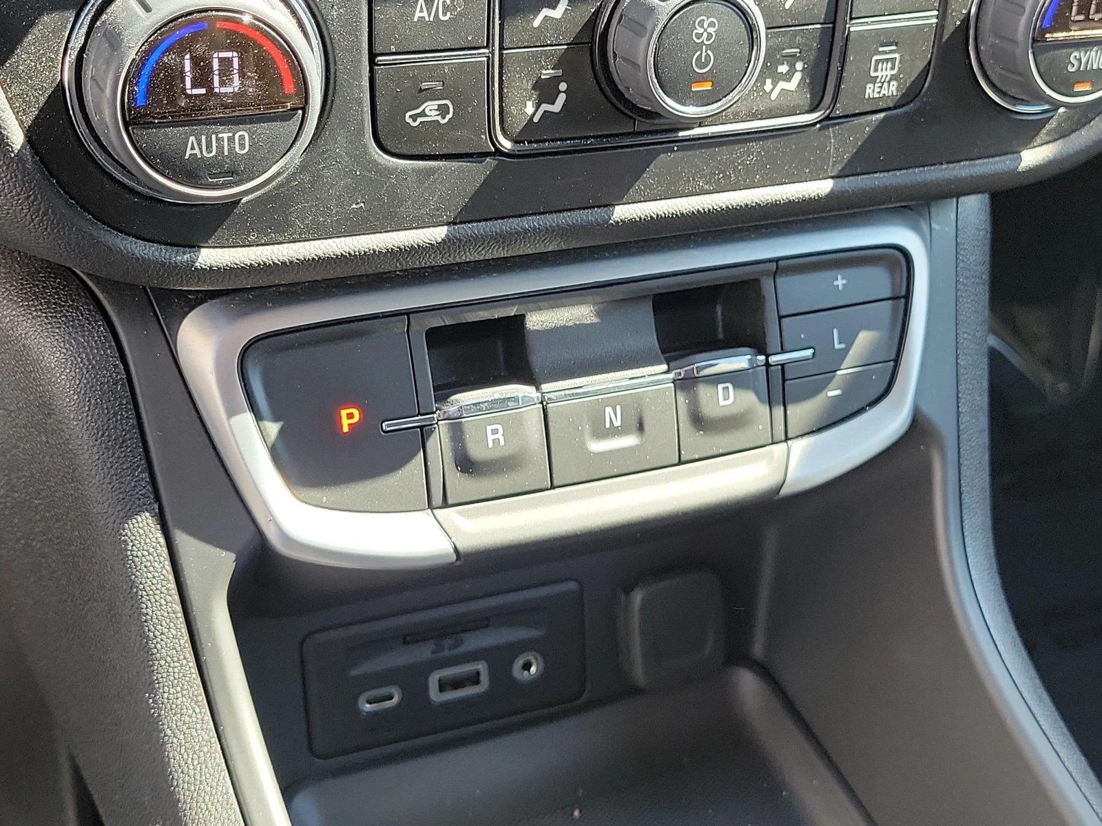 Used 2024 Sterling Metallic GMC SLT image 29