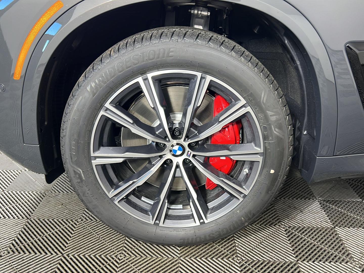 New 2026 Dravit Grey Metallic BMW M60i image 6