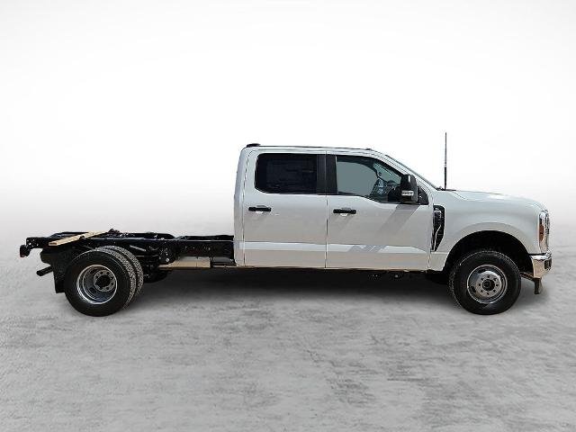 New 2026 Oxford White Ford F-350® XL image 37