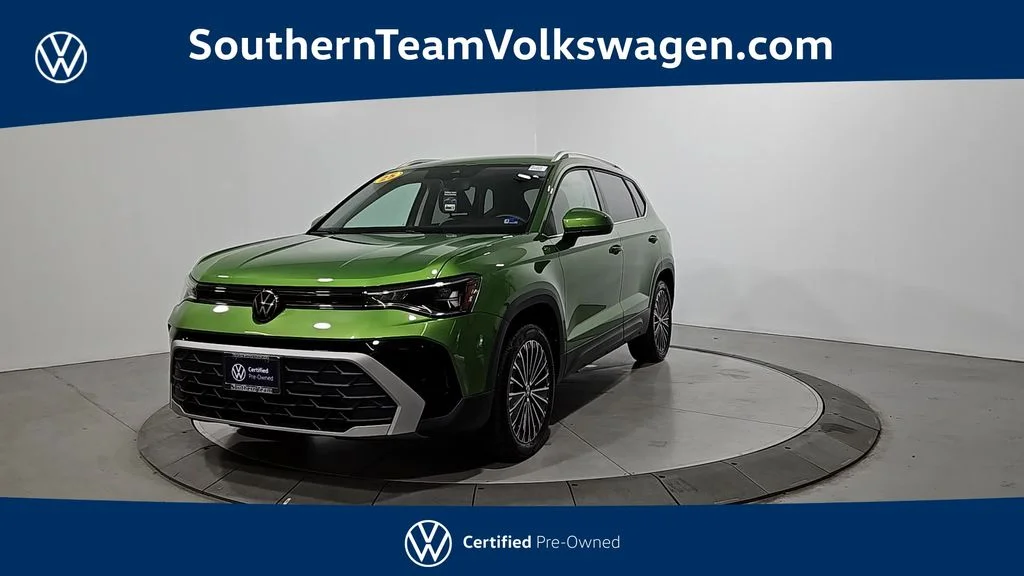 Certified Used 2025 Green Volkswagen 1.5T SE image 1