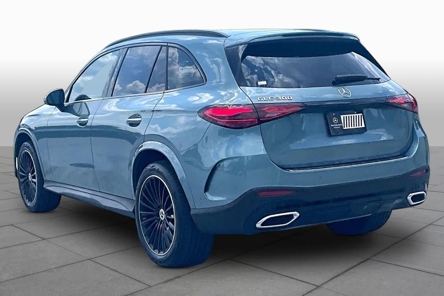 Used 2026 Verde Silver Metallic Mercedes-Benz GLC 300 image 11