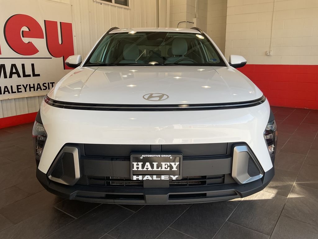 Used 2025 White Hyundai SEL image 3