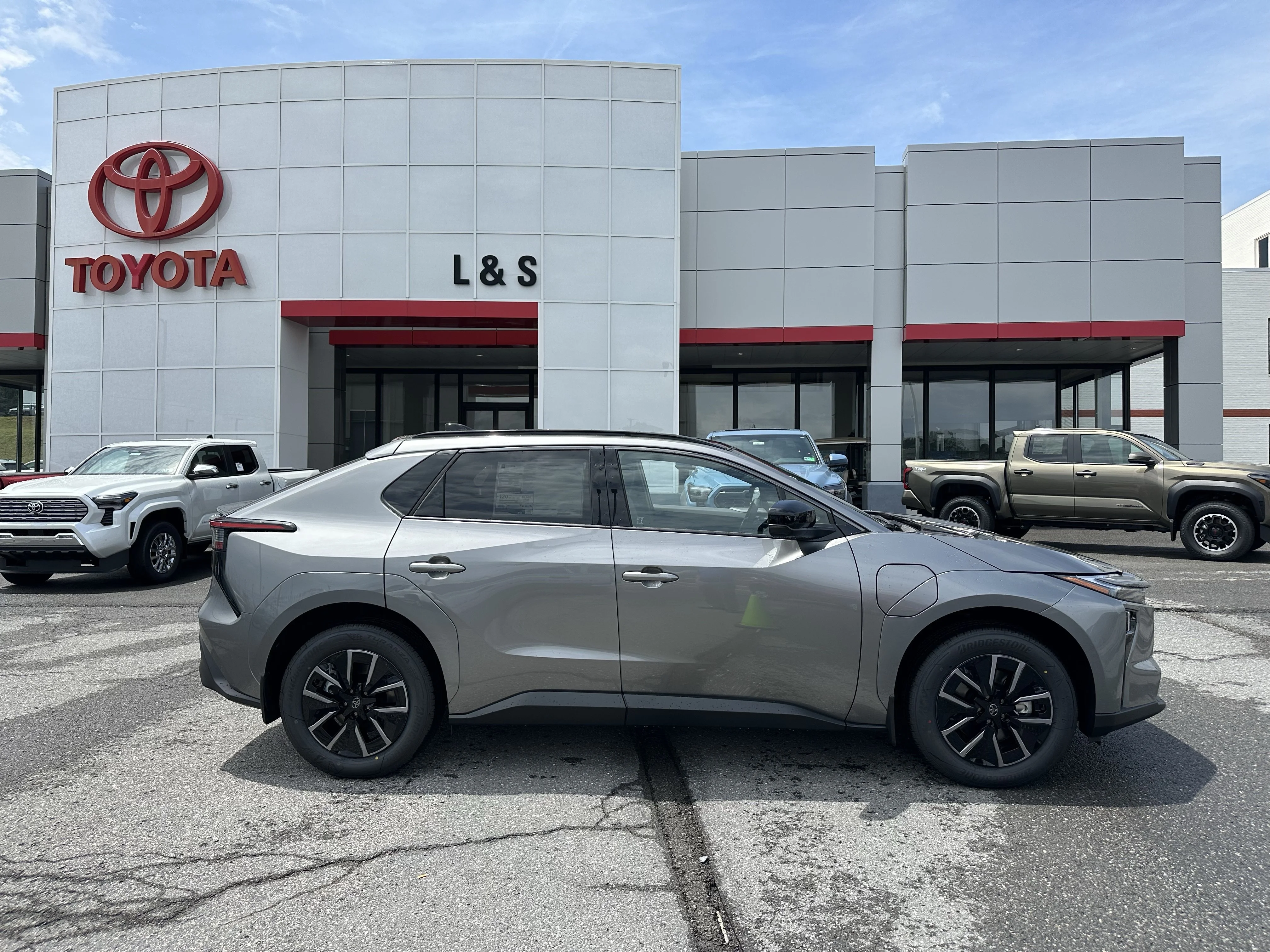 New 2026 Heavy Metal Toyota XLE image 2