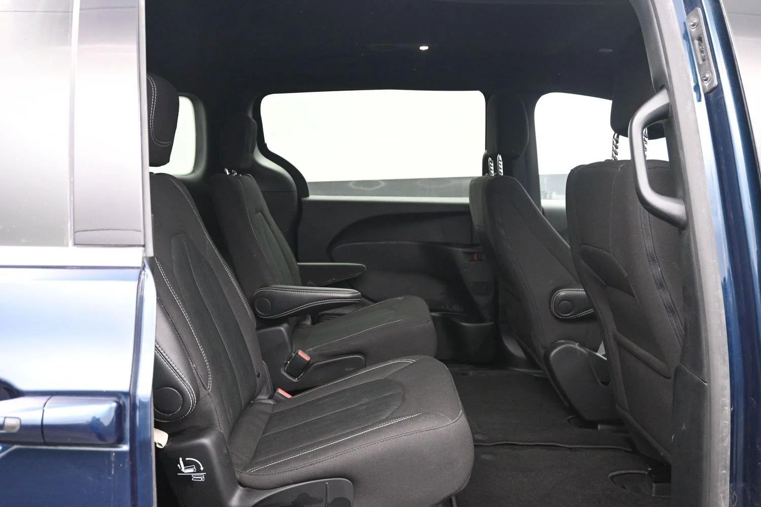 Used 2024 Fathom Blue Pearlcoat Chrysler Touring image 10