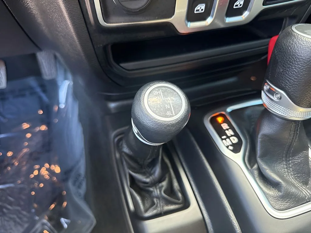 Used 2022 Silver Jeep Sport S image 20