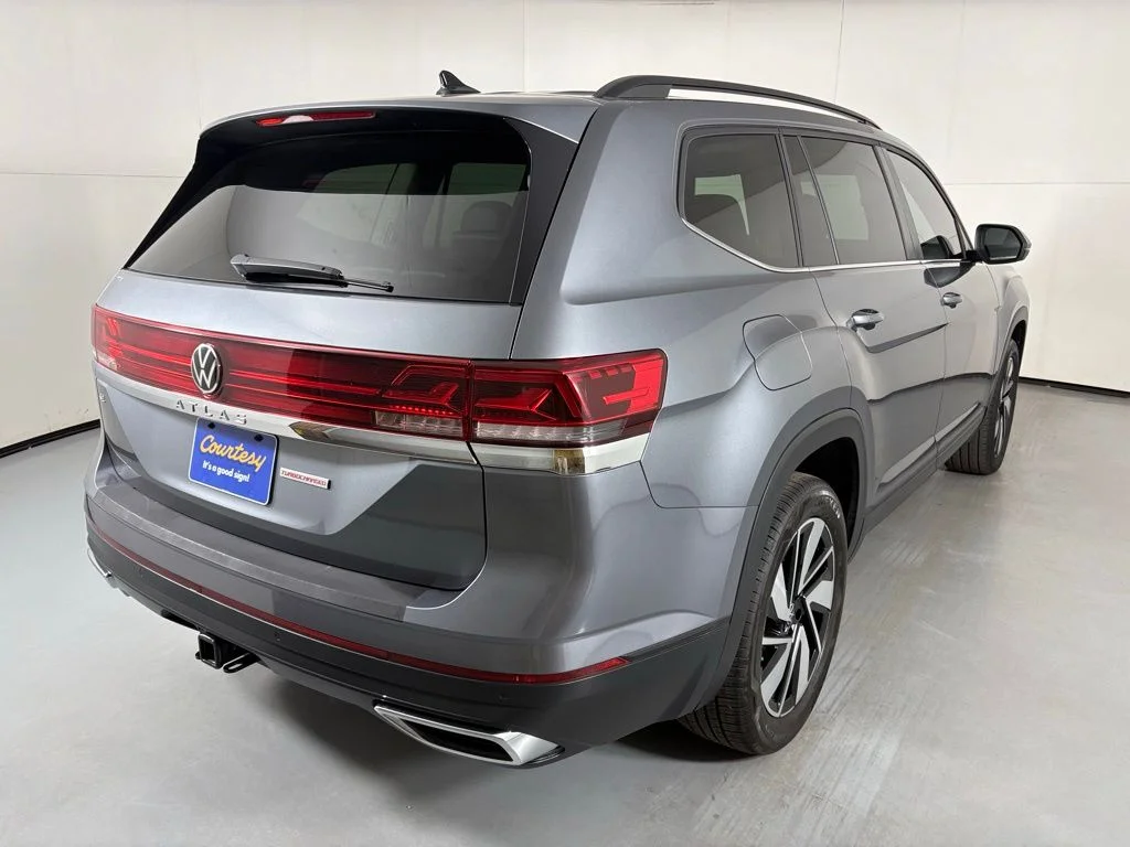 Used 2024 Gray Volkswagen 2.0T SE w/Technology image 8