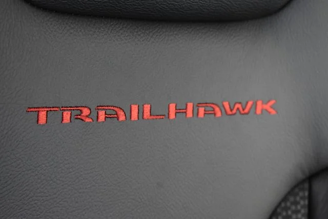 New 2026 Red Hot Pearl-Coat Exterior Paint Jeep Trailhawk image 15