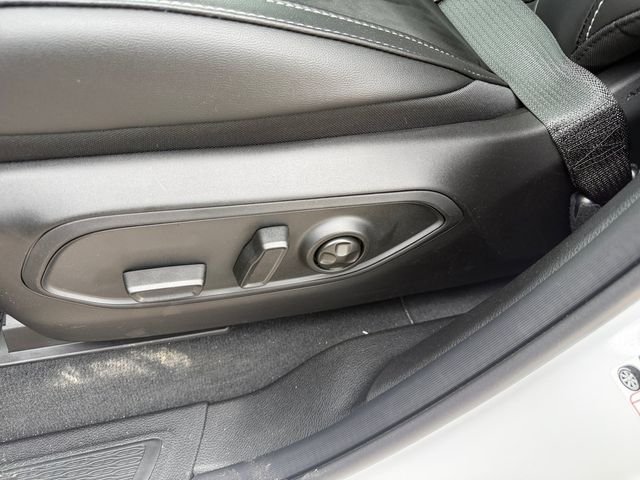 New 2026 Bright White Clear-Coat Exterior Paint Jeep Altitude image 16