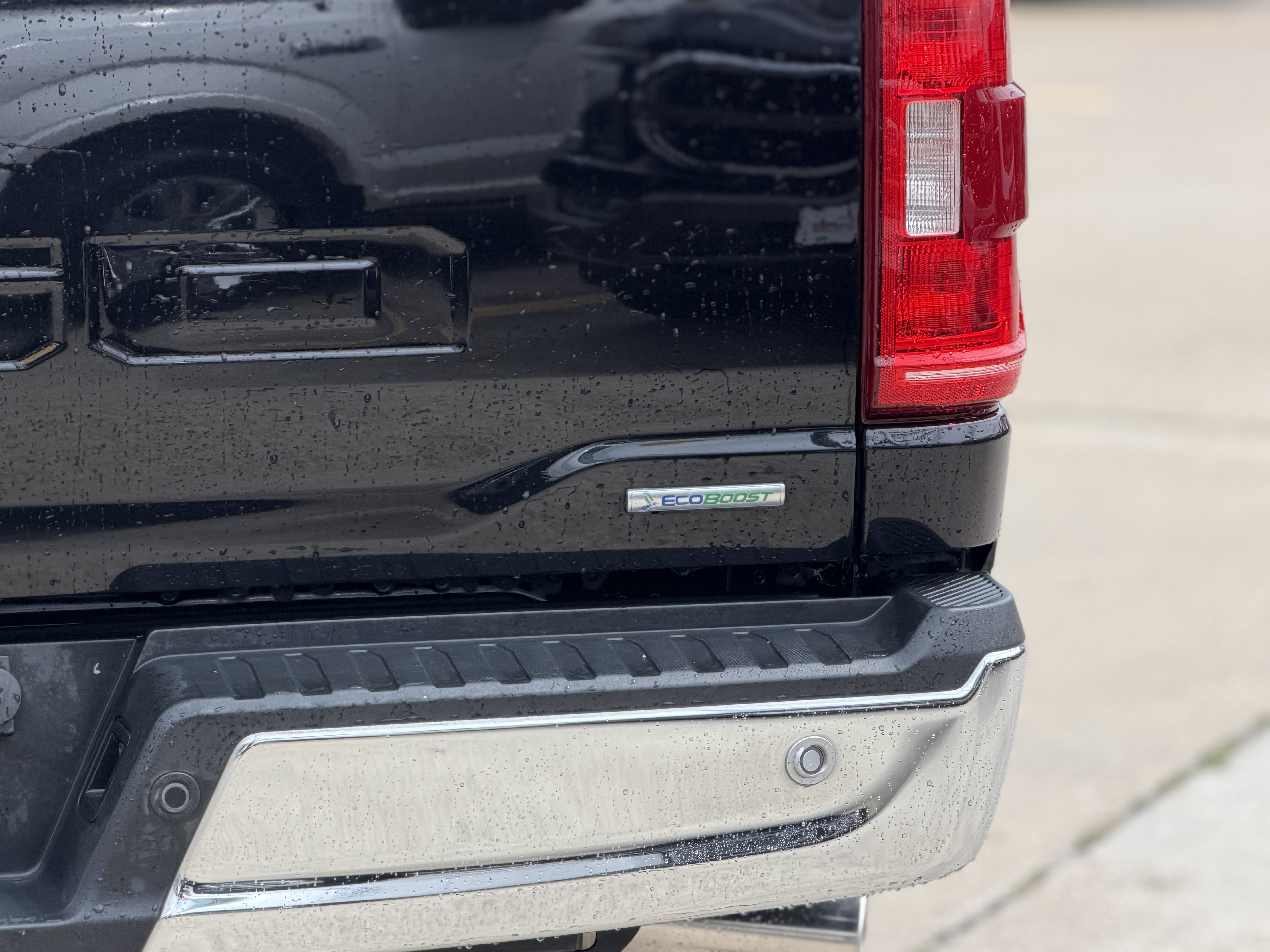 Used 2022 Agate Black Metallic Ford XLT image 9