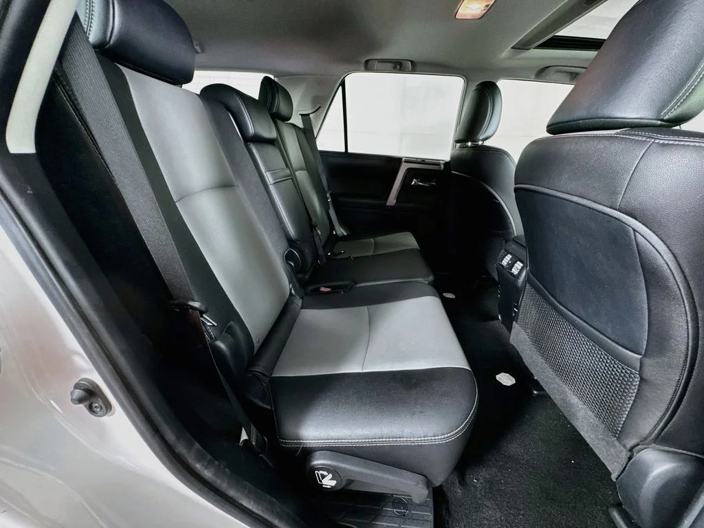 Used 2018 White Toyota SR5 Premium image 34