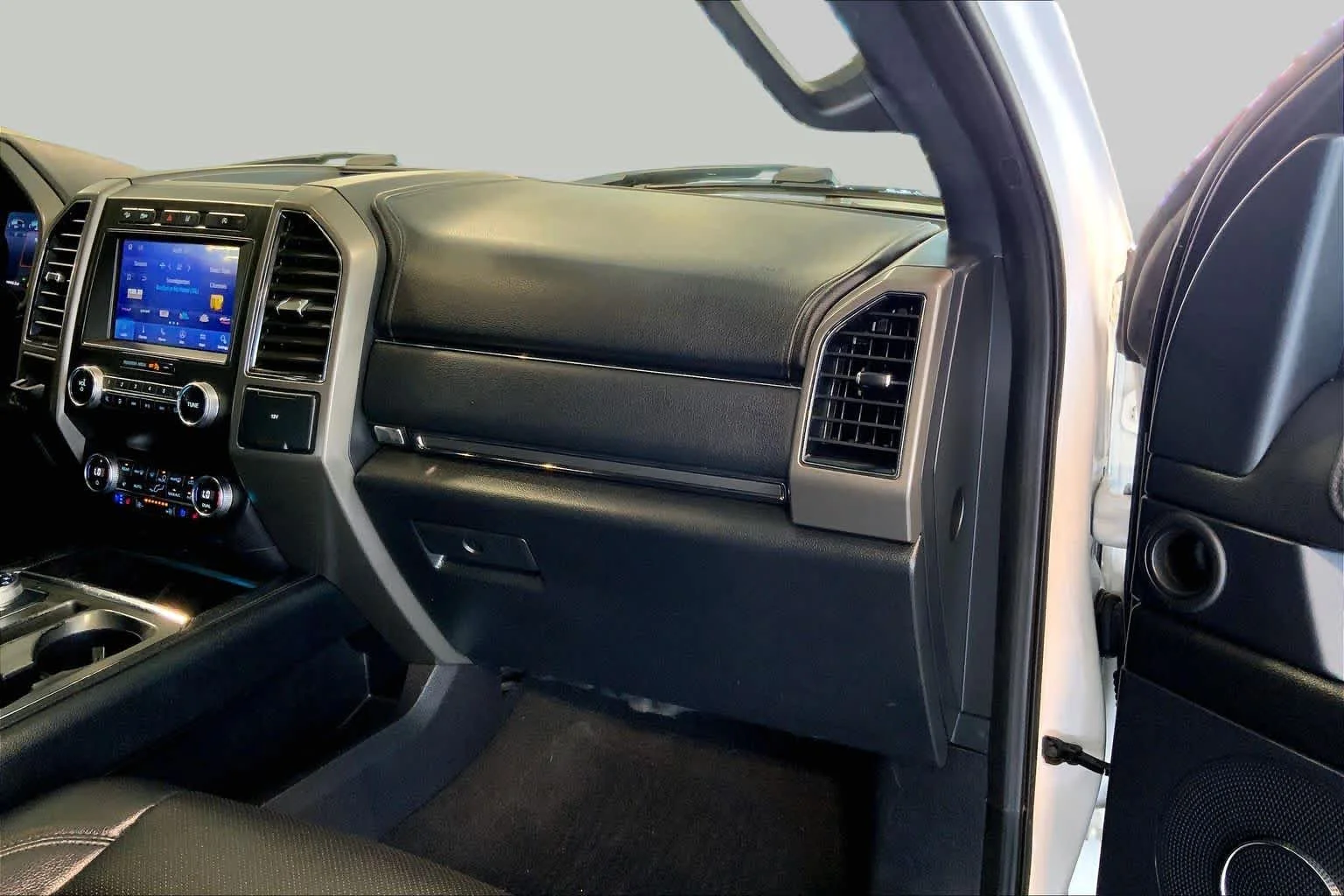 Used 2020 Oxford White Ford XLT image 19