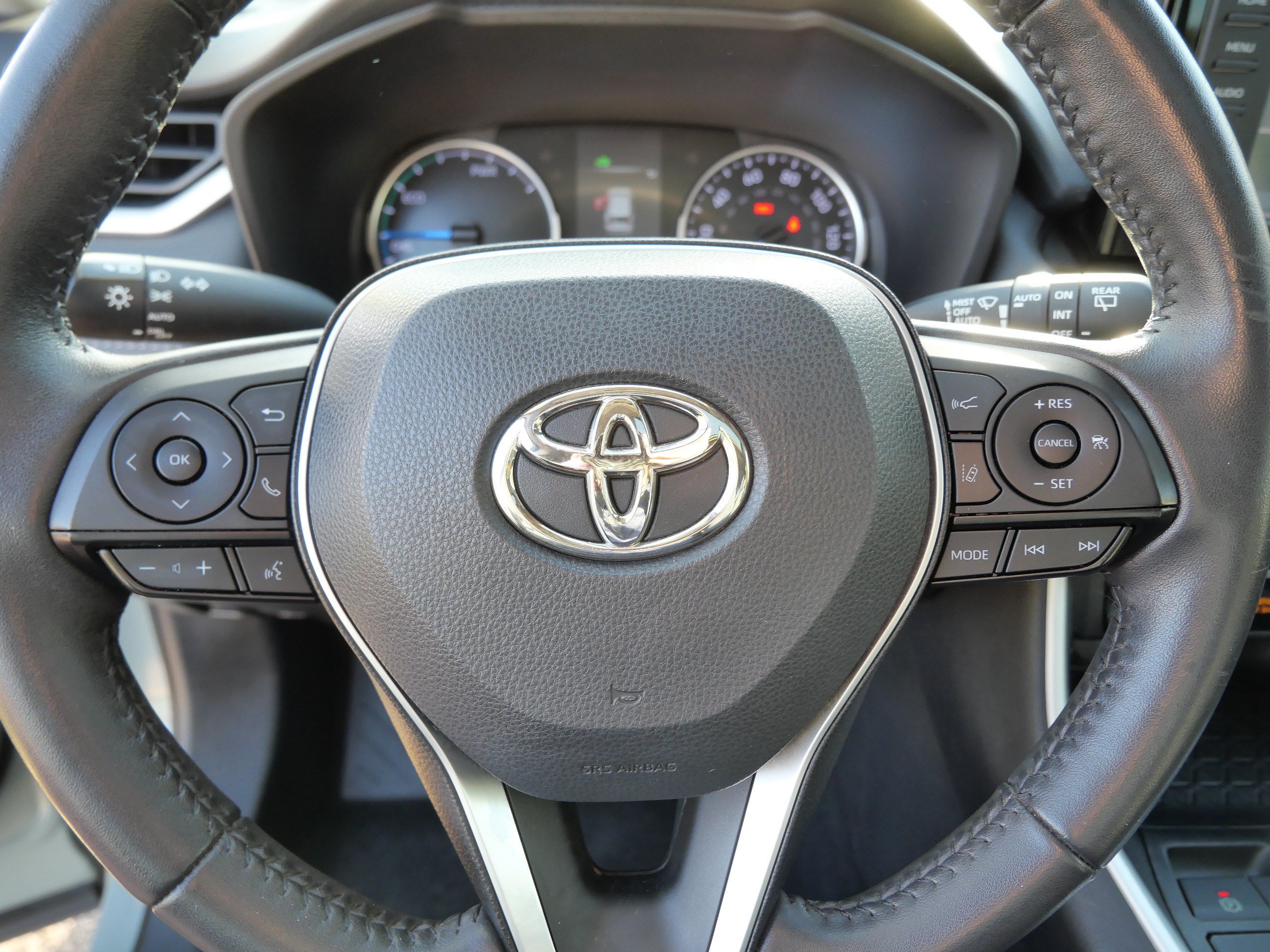 Certified Used 2022 Lunar Rock Toyota Hybrid XLE image 26