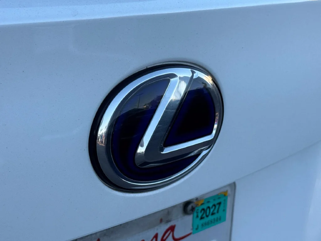 Used 2011 White Lexus 200h Premium image 5