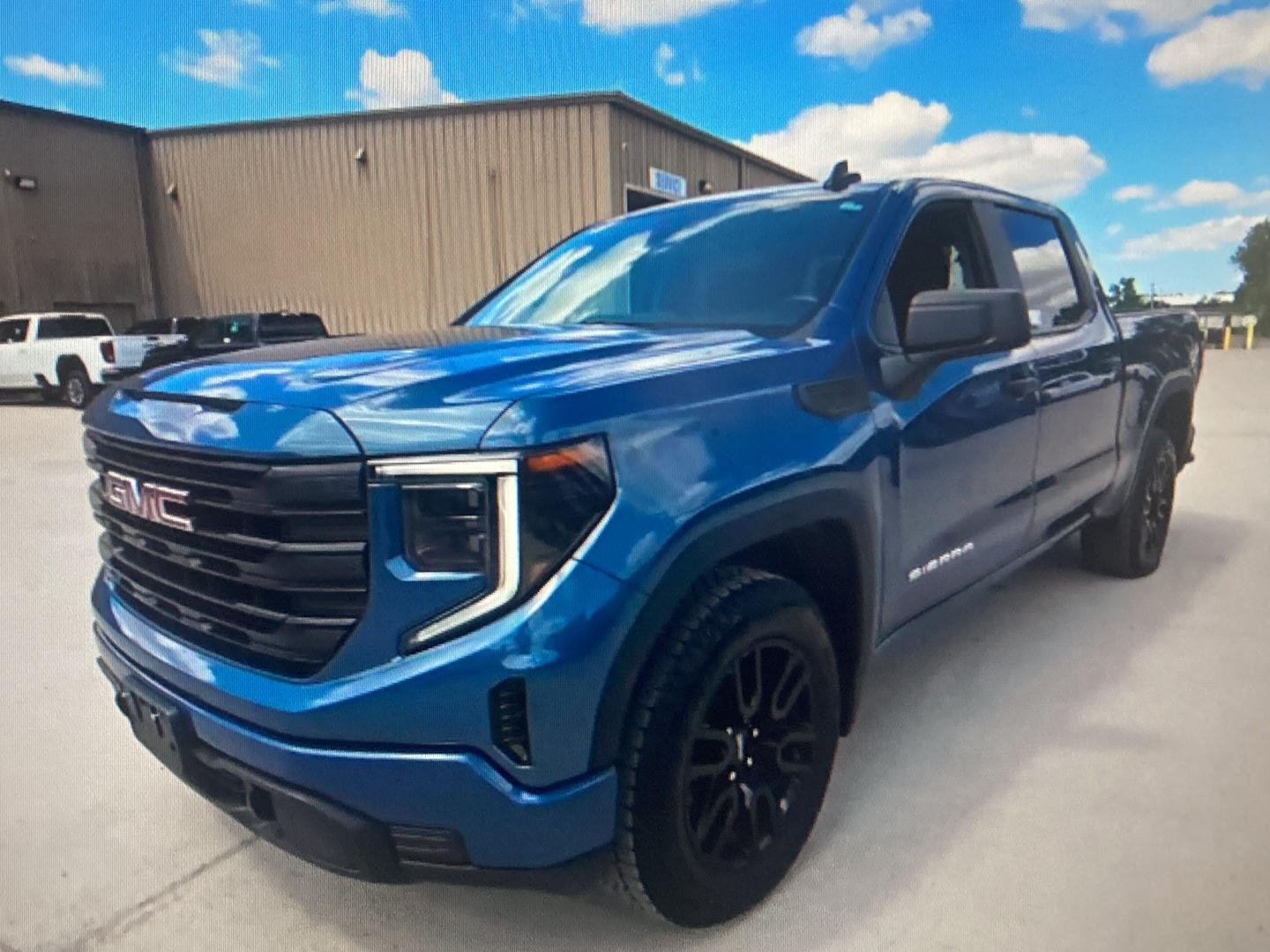 Used 2024 Downpour Metallic GMC Pro image 7