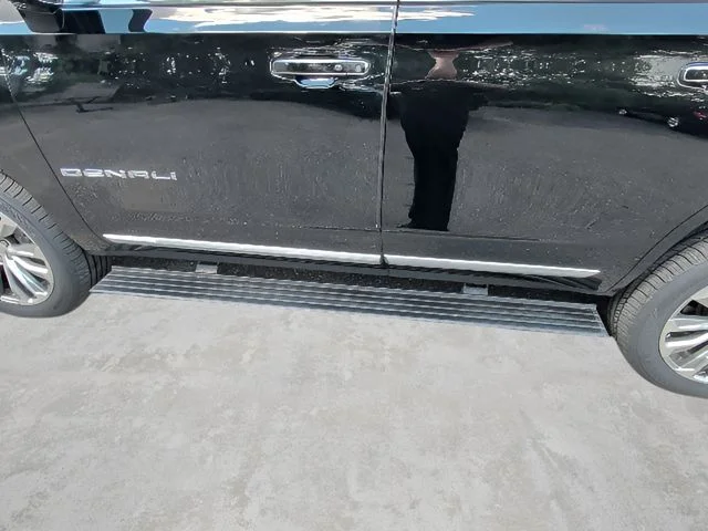 Used 2021 Black GMC Denali image 10