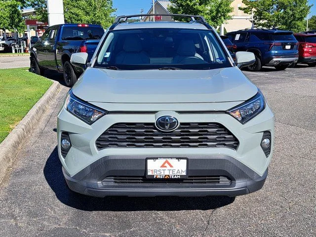 Certified Used 2020  Toyota XLE Premium image 3