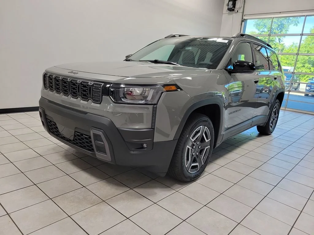 New 2026 Sting-Gray Clear-Coat Exterior Paint Jeep Limited image 3