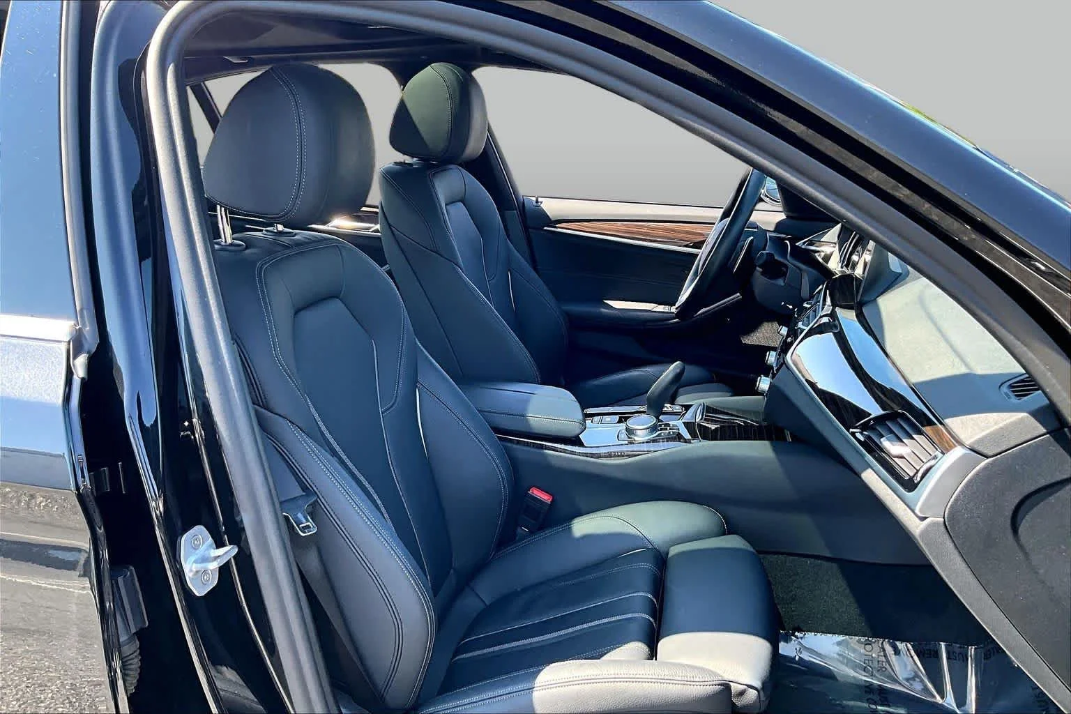 Used 2019 Black Sapphire Metallic BMW 530i xDrive image 9