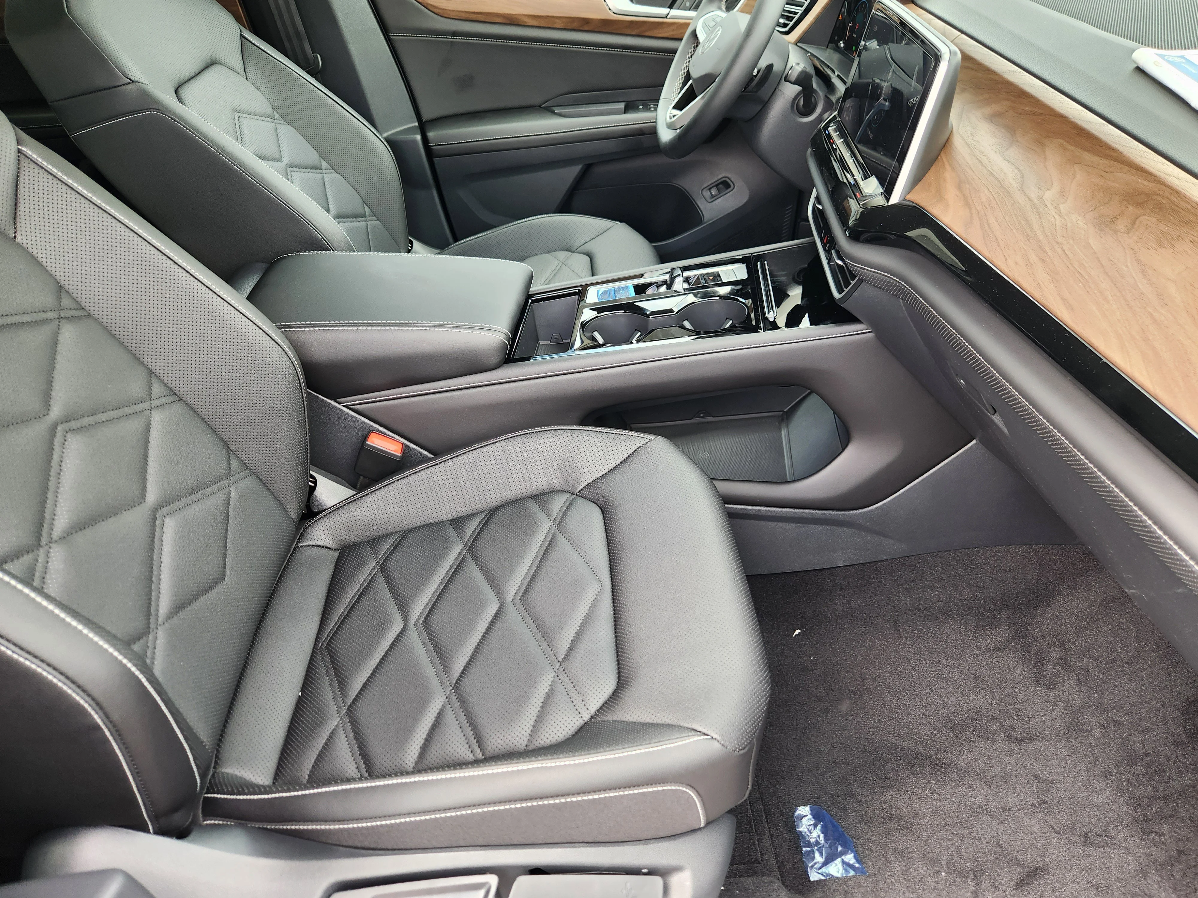 New 2026 Silver Volkswagen 2.0T SE w/Technology image 10