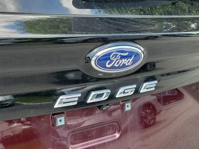 Used 2022 Red Ford SEL image 5