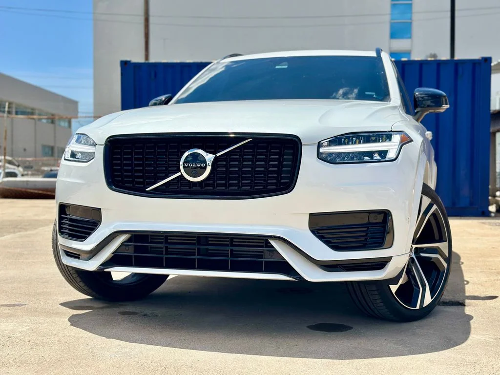 Used 2022  Volvo T8 R-Design 7 Passenger image 1