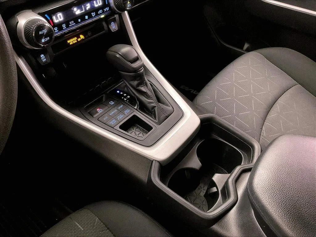 Used 2020 White Toyota XLE image 19