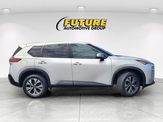 Used 2023 Silver Nissan SV image 3