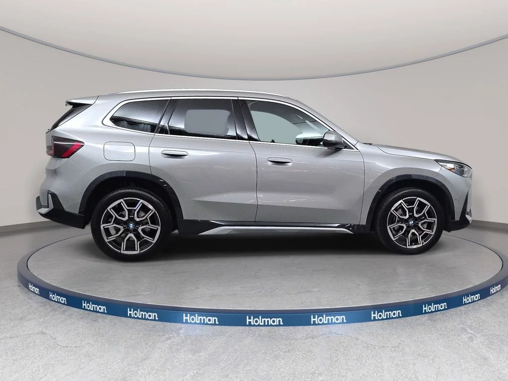 Used 2025 Silver Metallic BMW xDrive28i image 5