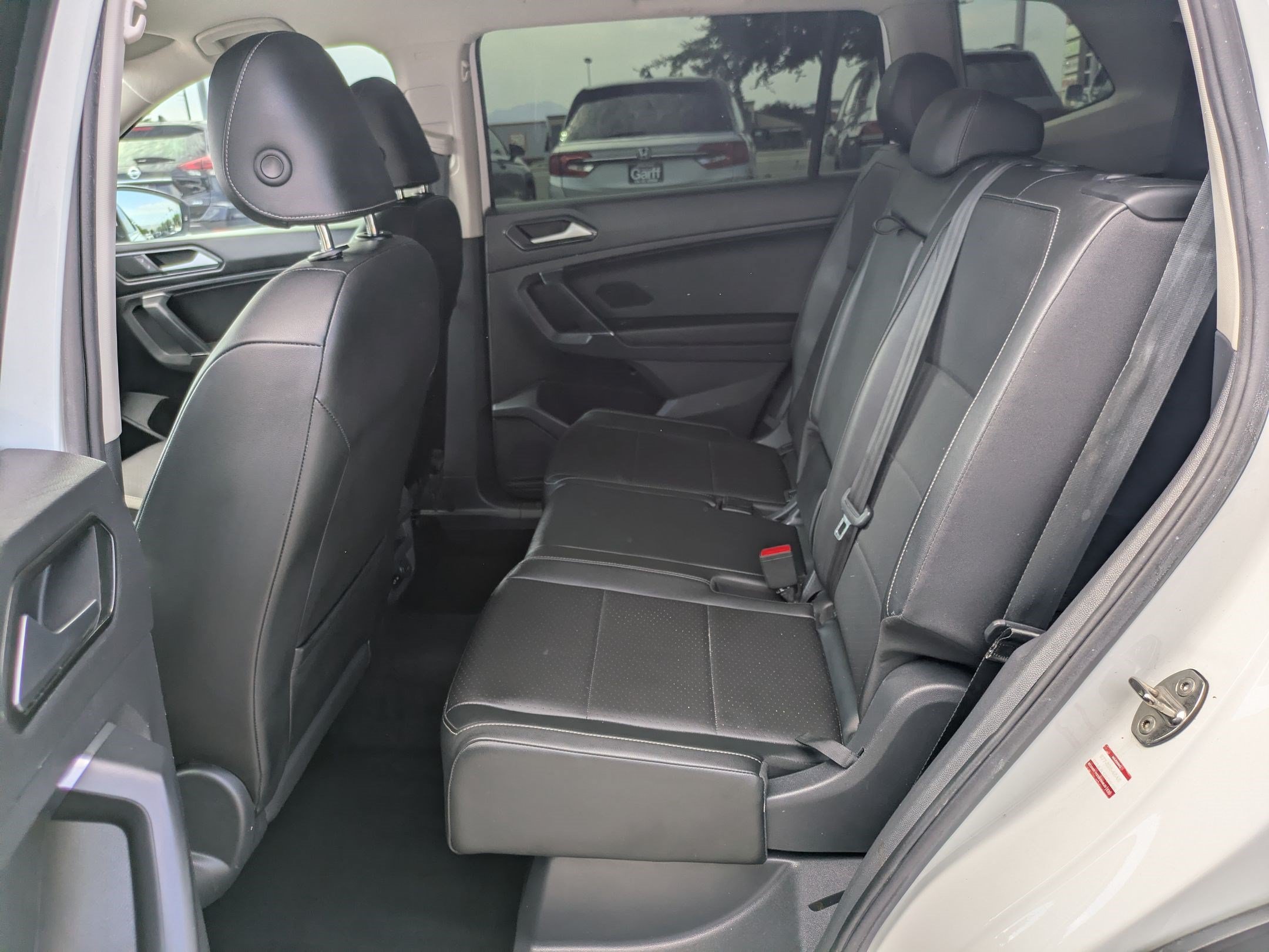 Used 2018 Pure White Volkswagen SEL image 25