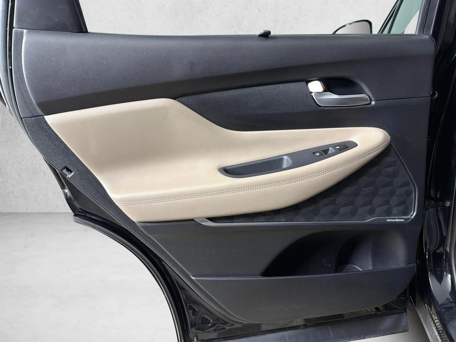 Used 2023 Black Hyundai Limited image 24