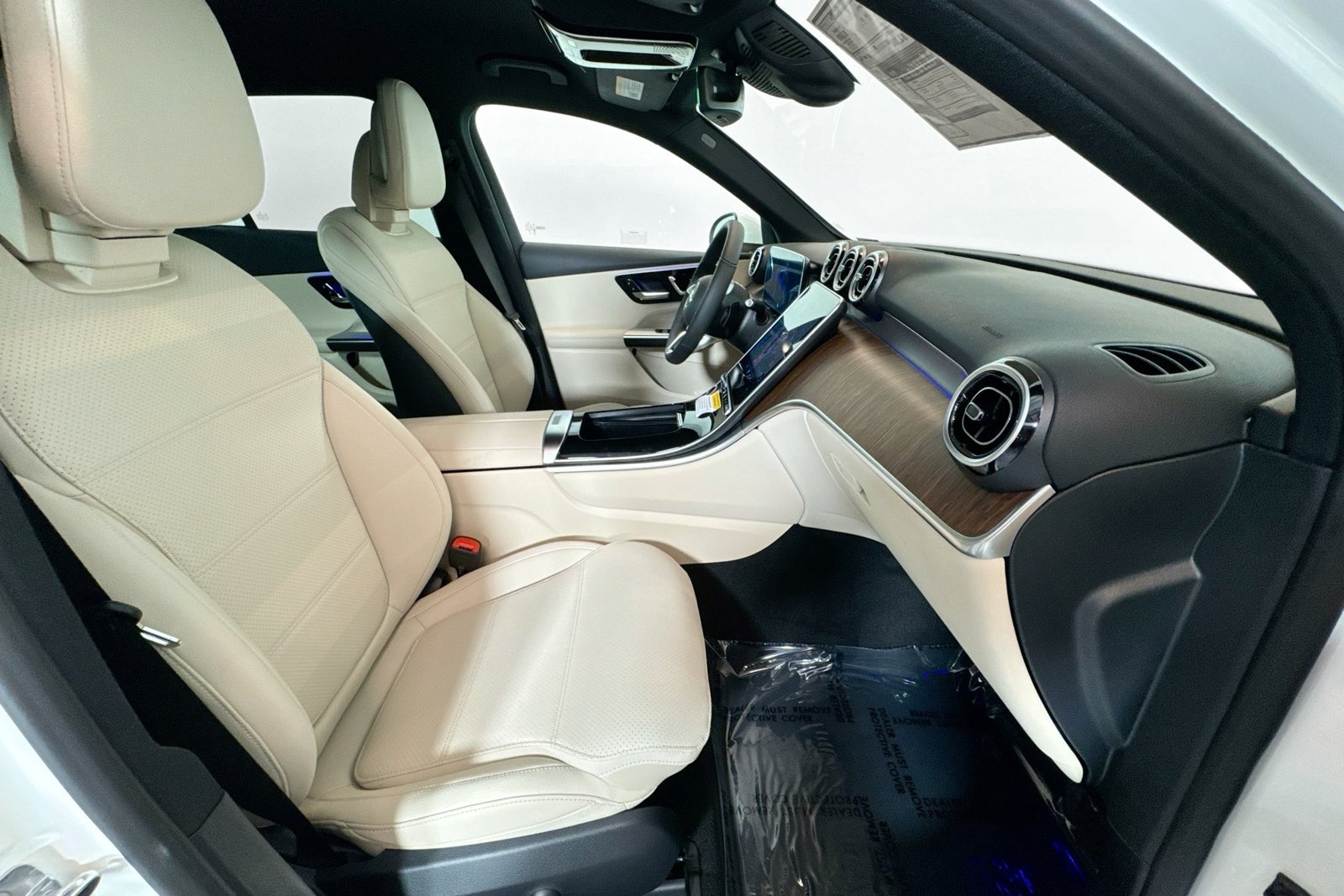 New 2026 Polar White Mercedes-Benz GLC 300 image 25