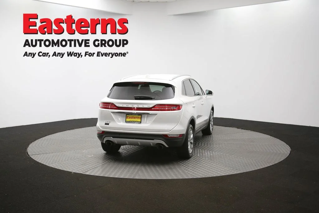 Used 2019 White Lincoln Select image 38