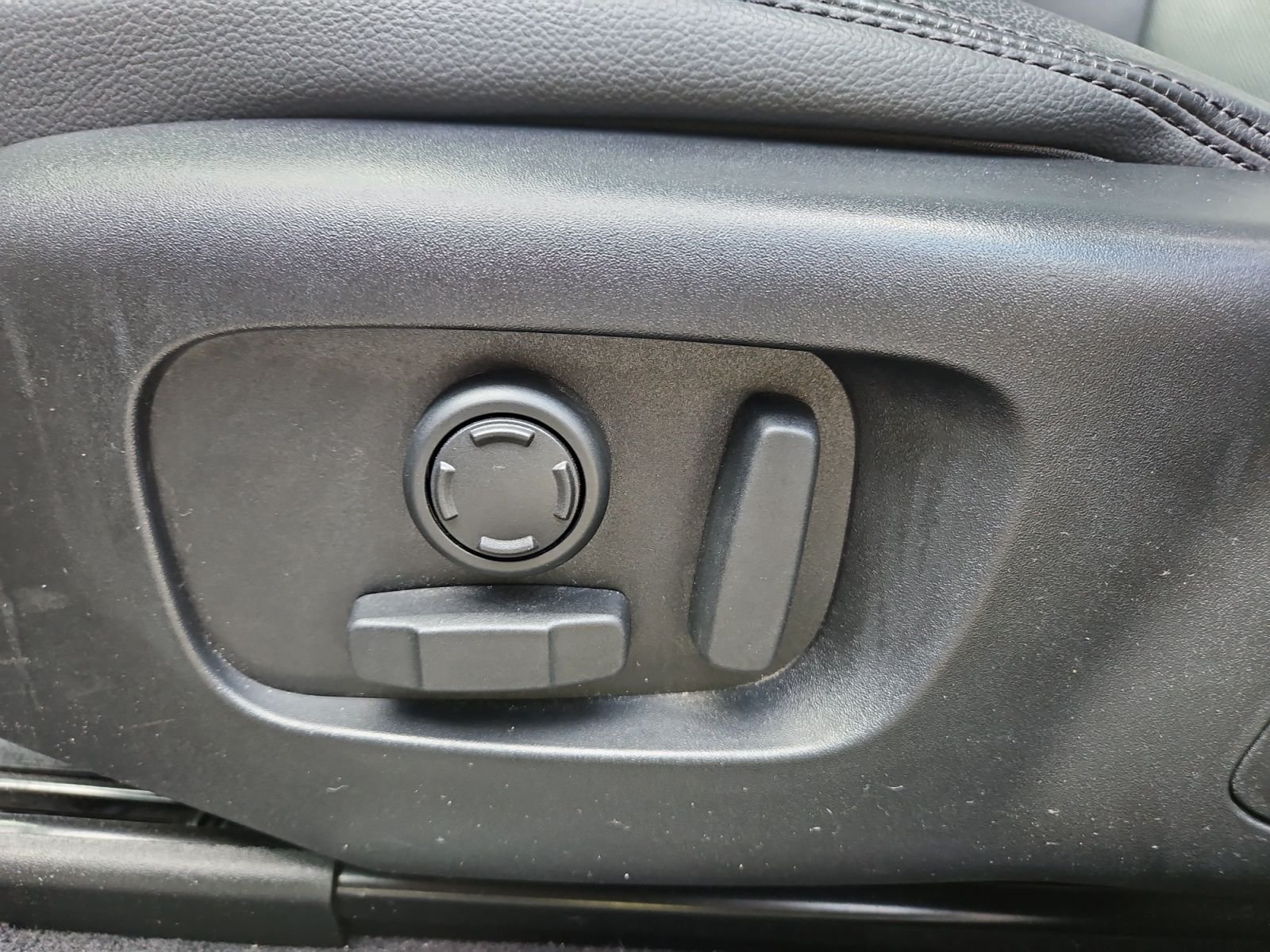 Used 2025 Gray Land Rover Dynamic SE image 20