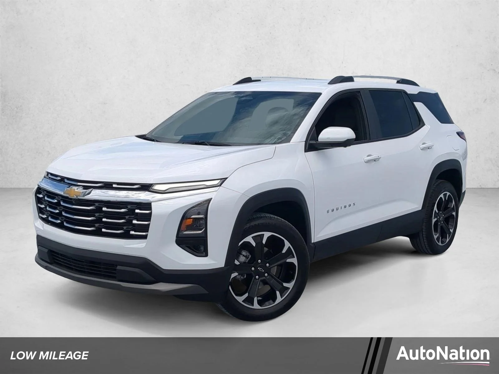 Used 2025 Summit White Chevrolet AWD LT image 1
