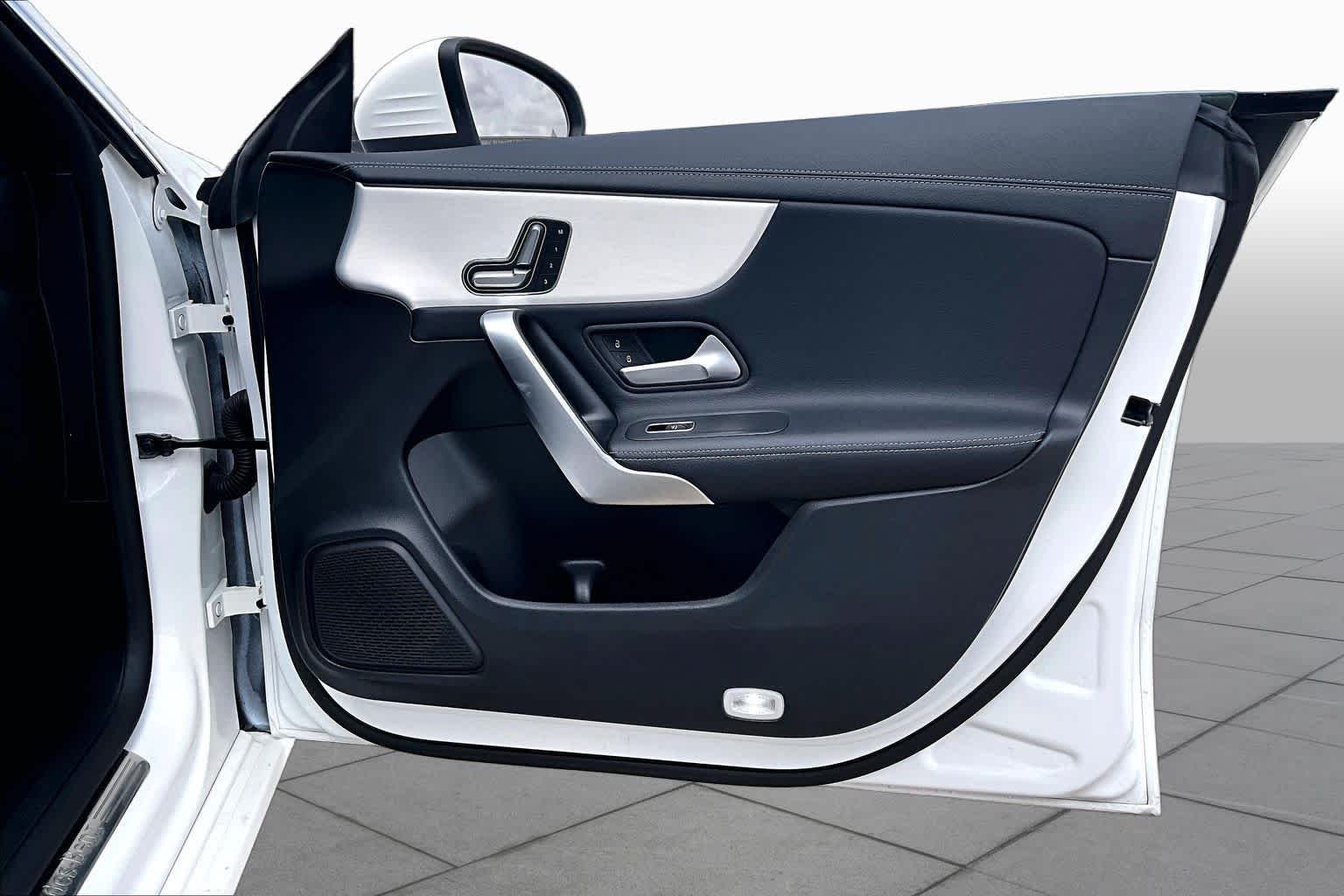 Used 2025 Polar White Mercedes-Benz CLA 250 image 23