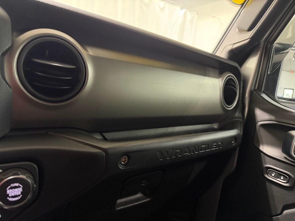 Used 2018 Silver Jeep Sport S image 23