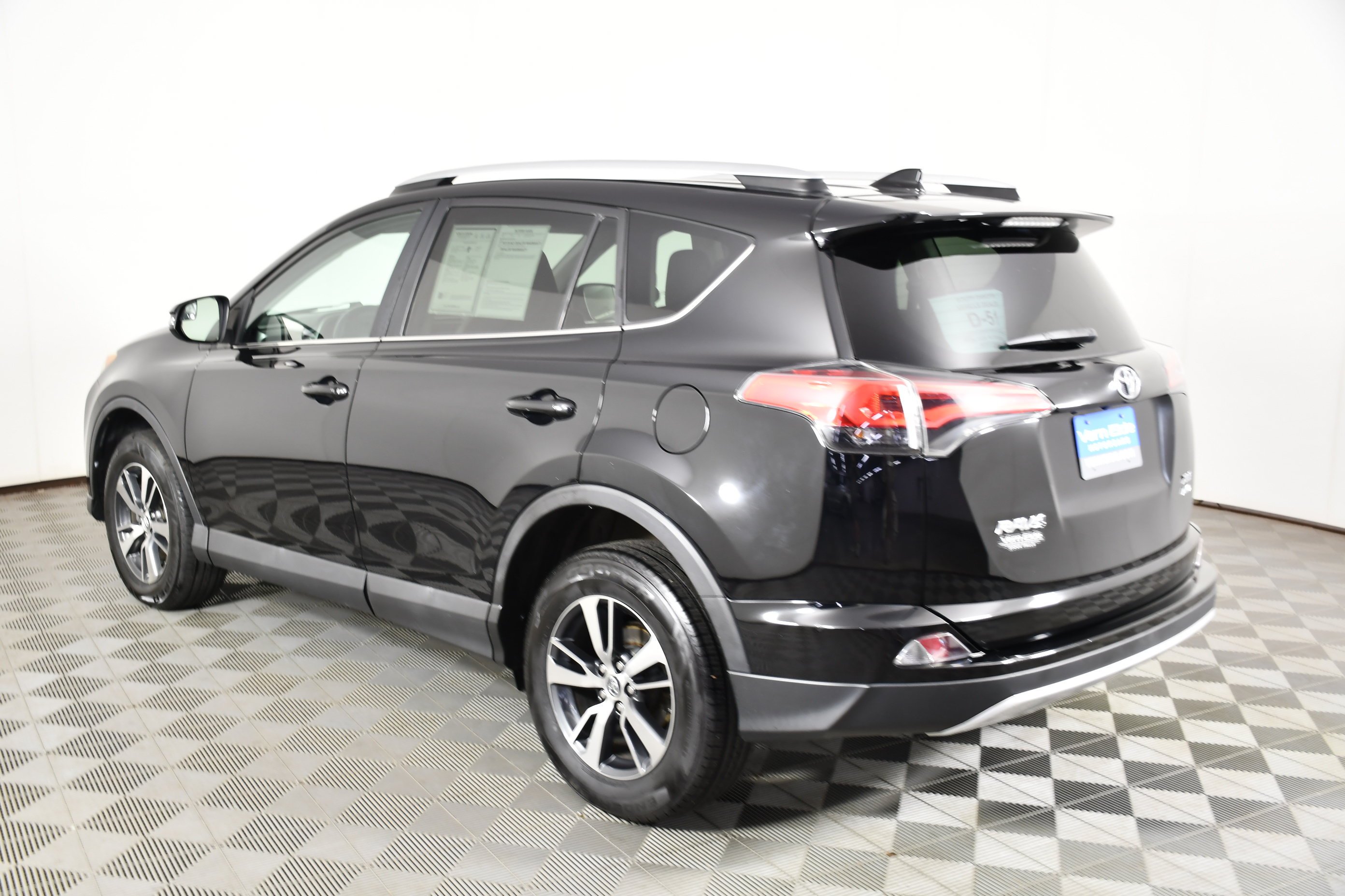 Used 2016 Black Toyota XLE image 8