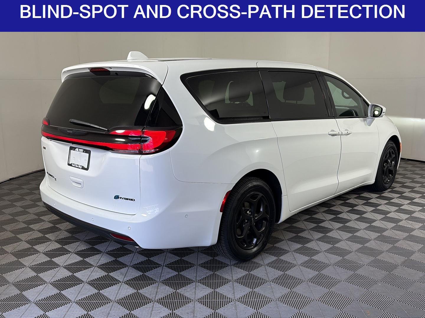 Used 2022 Bright White Clearcoat Chrysler Hybrid Limited image 5