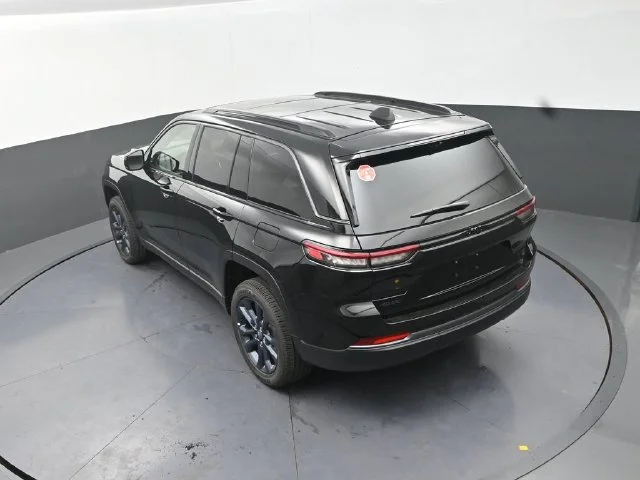 New 2026 Diamond Black Crystal Pearl-Coat Exterior Paint Jeep  image 14